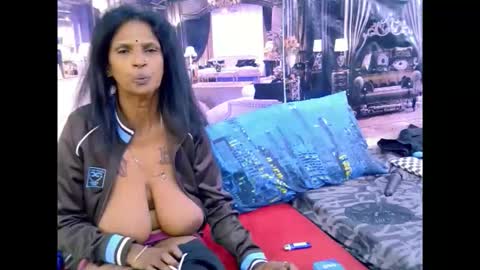 sexyva4u2luv online show from March 2026 05:41:01 AM