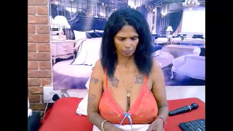 Snapshot of sexyva4u2luv chatting on May 2026 05:25:02 AM sexyva4u2luv online show from May 2026 05:25:02 AM
