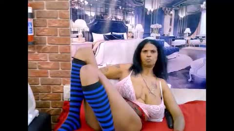 Snapshot of sexyva4u2luv chatting on May 2026 05:58:02 AM sexyva4u2luv online show from May 2026 05:58:02 AM