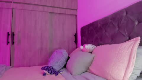 Snapshot of shaina_vasquez chatting on June 2026 05:42:01 AM Shaina Vasquez online show from June 2026 05:42:01 AM