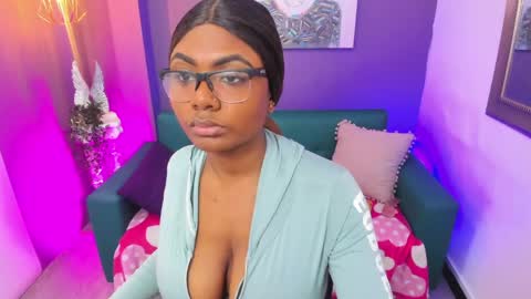 Snapshot of shalom_brown chatting on May 2026 07:33:01 PM shalom_brown online show from May 2026 07:33:01 PM