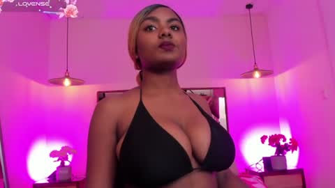 Snapshot of shalom_brown chatting on June 2026 04:22:01 AM shalom_brown online show from June 2026 04:22:01 AM