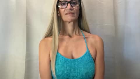 Shaman Woman online show from November 2025 06:29:02 PM