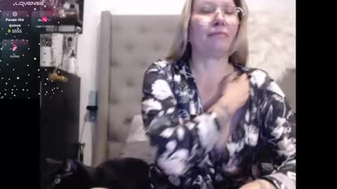 Shannon07 online show from September 2025 05:46:02 PM