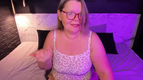 Shannon online show from October 2025 01:56:02 PM