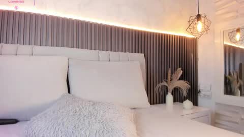 SHANON online show from November 2025 07:35:01 PM