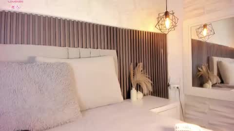 SHANON online show from November 2025 06:18:02 PM