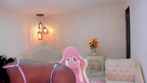 ShantallKnowles online show from February 2026 12:37:01 PM