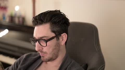 Snapshot of shape80 chatting on December 2025 07:31:01 PM frenchy boy online show from December 2025 07:31:01 PM