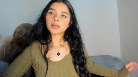 Snapshot of shara_jones chatting on October 2025 01:19:02 AM Sara online show from October 2025 01:19:02 AM