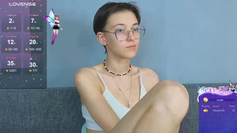 Snapshot of sharli_rose chatting on January 2025 03:18:02 PM Sharli online show from January 2025 03:18:02 PM