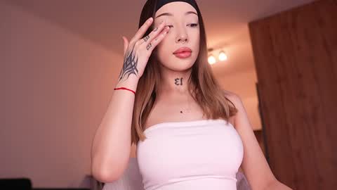 Sharlin  online show from March 2026 12:50:01 AM