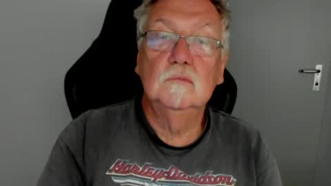 Snapshot of sharlots_pet chatting on May 2026 04:46:02 PM sharlots_pet online show from May 2026 04:46:02 PM
