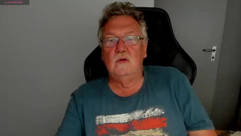 Snapshot of sharlots_pet chatting on May 2026 10:36:01 PM sharlots_pet online show from May 2026 10:36:01 PM