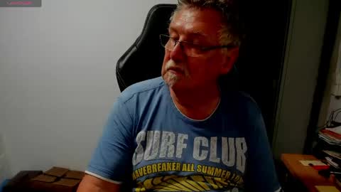 Snapshot of sharlots_pet chatting on May 2026 12:02:01 PM sharlots_pet online show from May 2026 12:02:01 PM
