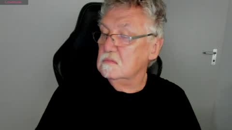 Snapshot of sharlots_pet chatting on June 2026 12:40:02 PM sharlots_pet online show from June 2026 12:40:02 PM