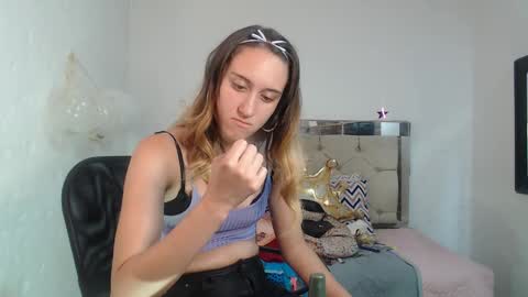 Snapshot of sharlotte__jones chatting on January 2025 03:18:01 PM Sara online show from January 2025 03:18:01 PM