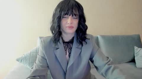 Sue online show from December 2025 06:14:02 PM