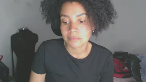 Shayna online show from December 2025 01:00:01 AM