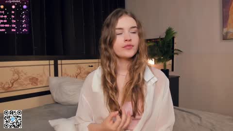 Snapshot of sheenaeast chatting on January 2025 12:31:01 PM Violet online show from January 2025 12:31:01 PM