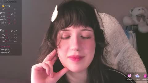 Snapshot of sheeny_shy chatting on November 2025 01:09:02 AM Chiara online show from November 2025 01:09:02 AM
