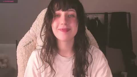 Snapshot of sheeny_shy chatting on April 2026 06:04:02 PM Chiara online show from April 2026 06:04:02 PM