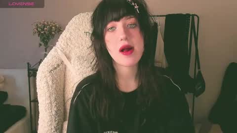 Snapshot of sheeny_shy chatting on April 2026 09:59:02 AM Chiara online show from April 2026 09:59:02 AM
