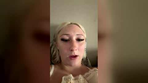 Snapshot of shellbell00 chatting on June 2026 03:25:02 PM shellbell00 online show from June 2026 03:25:02 PM