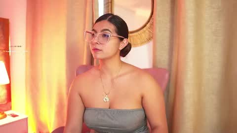 Snapshot of shelleymorell chatting on July 2026 12:52:02 PM Transmission schedule Monday - Friday 715 am to 200 pm time Colombia online show from July 2026 12:52:02 PM