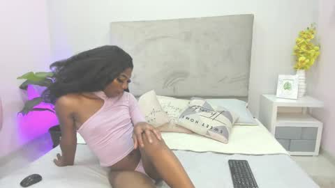 shelsy_issy online show from October 2025 07:59:01 PM