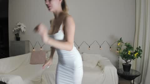 Snapshot of shine_chanel chatting on December 2024 06:28:01 PM Chanel online show from December 2024 06:28:01 PM