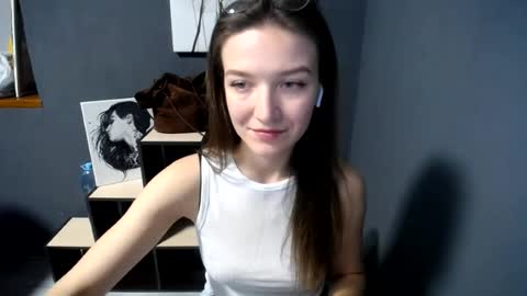 Snapshot of shining_pearl chatting on June 2026 06:55:01 AM Jesica online show from June 2026 06:55:01 AM