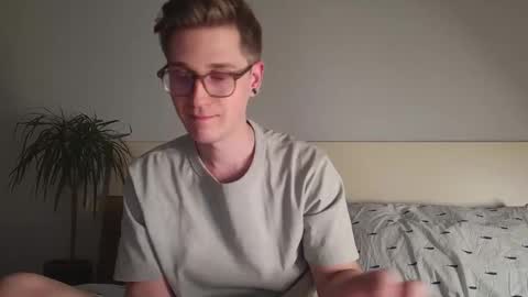 Matthew online show from December 2025 08:16:02 PM