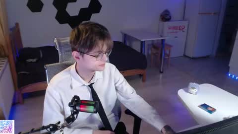 shiromy_ online show from November 2025 07:13:02 PM