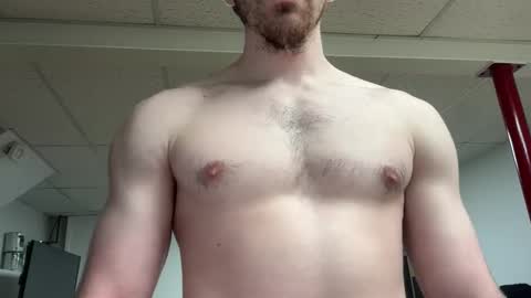 Snapshot of shirtlesshunk15 chatting on April 2026 10:55:01 PM shirtlesshunk15 online show from April 2026 10:55:01 PM