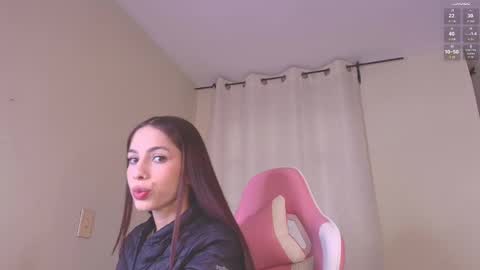 Snapshot of shkendall chatting on December 2025 02:47:02 PM kendal online show from December 2025 02:47:02 PM