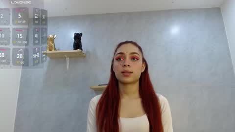 Snapshot of shopie_moon_ chatting on January 2026 03:27:01 PM Shopie online show from January 2026 03:27:01 PM