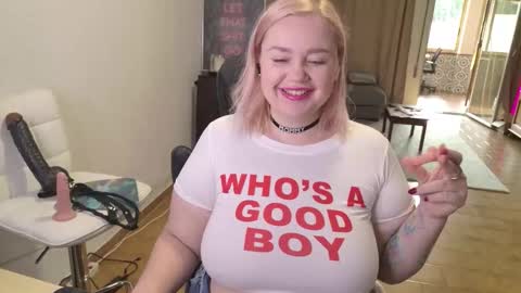 Snapshot of showmebbw chatting on February 2026 10:14:02 AM Mimi online show from February 2026 10:14:02 AM