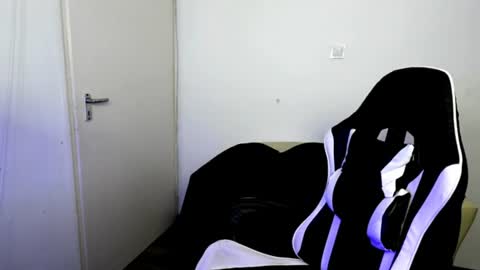 shy_nerd_babyy online show from June 2026 10:27:01 AM