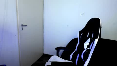 shy_nerd_babyy online show from July 2026 03:32:01 PM