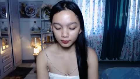 Snapshot of shygirl_lyn chatting on June 2026 01:51:02 AM lyn online show from June 2026 01:51:02 AM