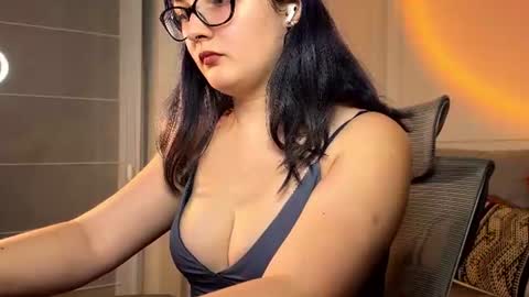 Snapshot of shylittlemouth chatting on June 2026 07:24:02 PM Vanessa online show from June 2026 07:24:02 PM