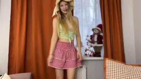 Aurora online show from December 2025 06:06:01 AM