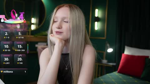 Snapshot of sia_hart chatting on April 2026 05:44:02 PM Sia online show from April 2026 05:44:02 PM