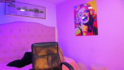 SIENNA  online show from April 2026 12:39:01 PM