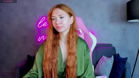 Snapshot of sienna_nyx chatting on June 2026 09:15:02 AM Sienna online show from June 2026 09:15:02 AM