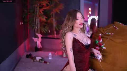 Sienna online show from December 2025 07:10:01 PM