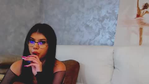 Snapshot of sierra_halle chatting on November 2025 09:20:02 PM SIERRA online show from November 2025 09:20:02 PM