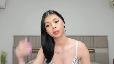 Snapshot of sierra_halle chatting on November 2025 03:45:01 PM SIERRA online show from November 2025 03:45:01 PM