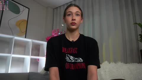 Eva  online show from September 2025 11:48:01 AM